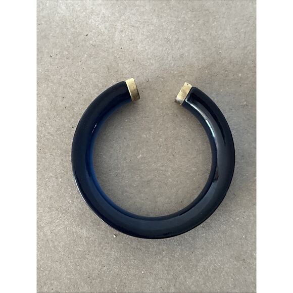 Kate Spade Saturday Bracelet Bangle Dark Blue Lucite Acrylic Cuff Gold Tone Tips - Picture 2 of 8